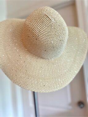 Calvin Klein Wide-Brim Woven Straw Beach Sun Hat Beige Cream Tan Light Sparkles